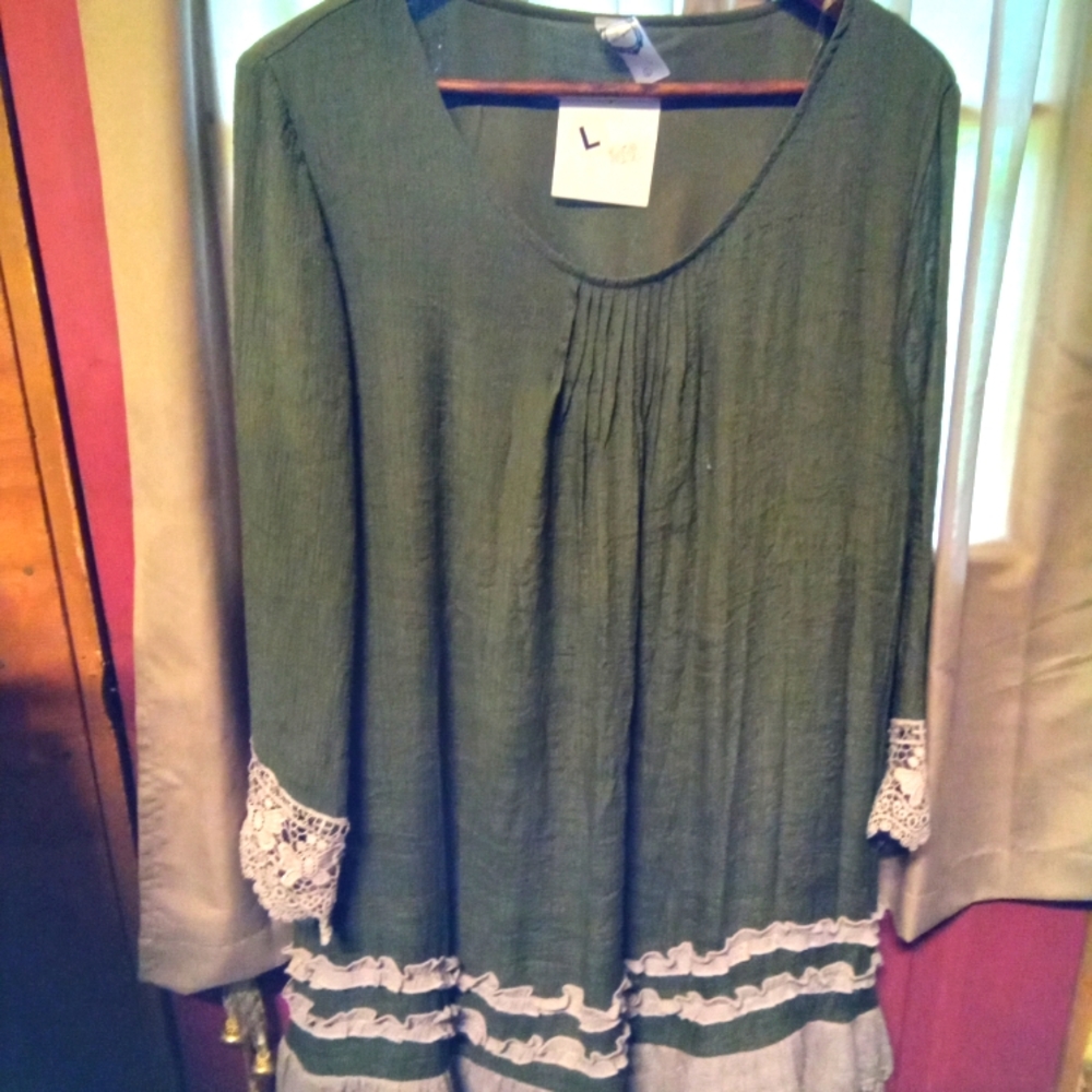 Cute olive green baby doll style dress.